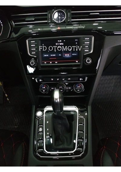 Volkswagen Passat B8 Torpido, Konsol, Trim, Göğüs Kaplama Seti Parlak Siyah Renk