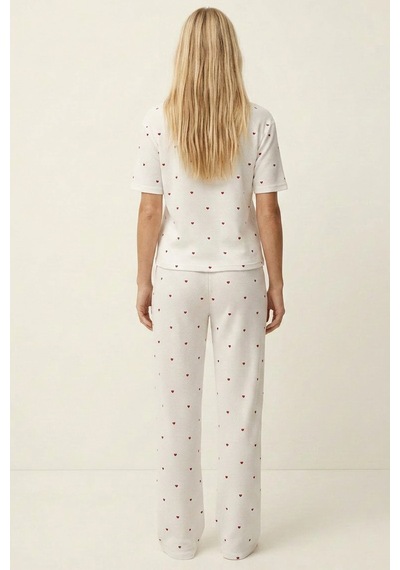 Siyah İnci İnce Soft Dokulu Örme Mevsimlik Pijama Takımı 8046 Kırmızı Kalp Siyah İnci İnce Soft Dokulu Örme Mevsimlik Pijama Takımı 8046 Kırmızı Kalp