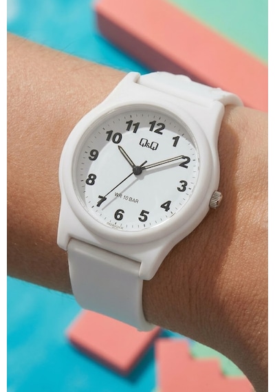 Q&q G22a016vy Beyaz Bold Rakamlı Silikon Kordonlu 38 Mm Su Geçirmez Unisex Kol Saati
