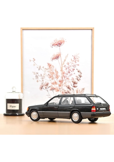 Norev 183960 1/18 Mercedes-benz 300 D T-modell 1990 Blueblack Metallic