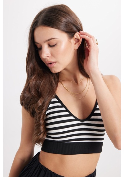 Tudors Kadın Slim Fit Dar Kesim Sırtı Çapraz Bağlamalı Askılı V Yaka Çizgili Siyah Crop -51086