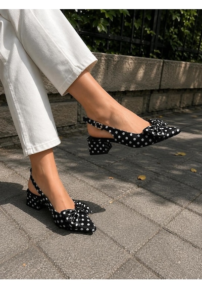 Asmi Shoes Kadın Mina Siyah Saten Puantiyeli Fiyonk Detaylı Arkası Açık 4 Cm Topuklu Ayakkabı Asmi Shoes Kadın Mina Siyah Saten Puantiyeli Fiyonk Detaylı Arkası Açık 4 Cm Topuklu Ayakkabı