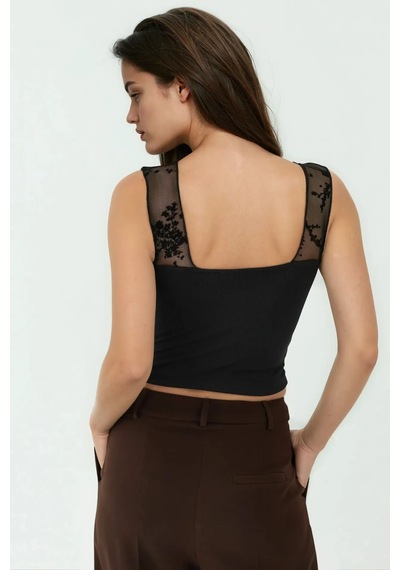 Hiccup Dantel Detaylı V Yaka Crop Top Siyah
