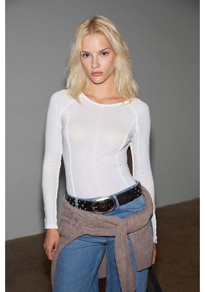 Grımelange Sımorre Kadın Kesik Detaylı Vücuda Oturan Nefes Alan Kumaşlı Slim Fit Ekru Bluz Ekru