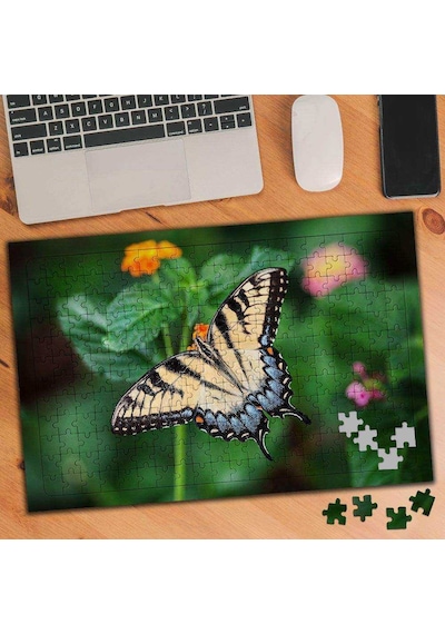 Yeşillikler İçindeki Kelebek 240 Parça Puzzle Yapboz-1391809
