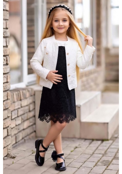 Riccotarz Kız Çocuk Gold Düğmeli Blazer Ceket, Bebe Yakalı Üzeri Boydan Dantel İşlemeli Siyah Elbise Riccotarz Kız Çocuk Gold Düğmeli Blazer Ceket, Bebe Yakalı Üzeri Boydan Dantel İşlemeli Siyah Elbise