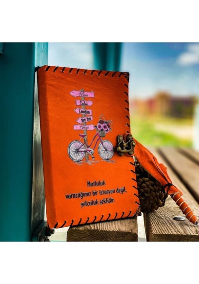 Mutluluk Varacağımız Bir İstasyon Değil Deri Defter
