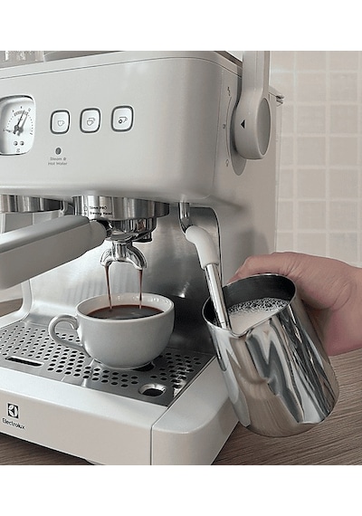 Electrolux E8EC1-8SW 800 Serisi 2200 W Espresso Cappuccino Makinesi