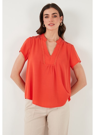 Lela Güpür Detaylı % 100 Pamuk Regular Fit V Yaka Bayan Bluz 611Bz0286 Nar Çiçeği