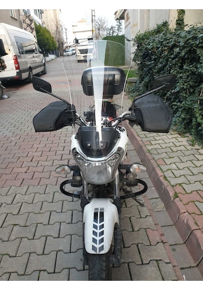 Motocam Bajaj V15 Ön Cam 2017-2018 Model 57cm Şeffaf Renkli 4mm