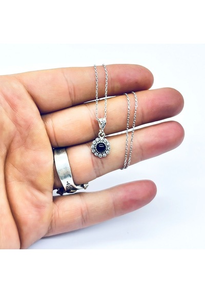 Yuvarlak Model Zirkon Ve Oltu Taşı İşçilikli 925 Ayar Gümüş Kolye Siyah