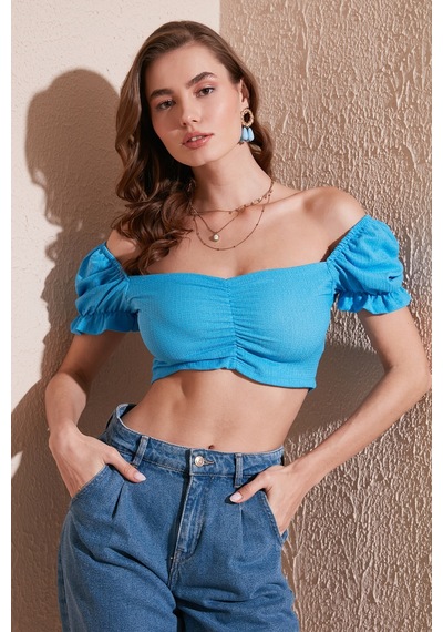 Lela Slim Fit Büzgü Detaylı Kalp Yaka Crop Bayan Bluz 5865601 Mavi