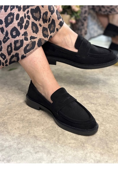 Günlük Kadın Düz Loafer Klasik Desenli Taban Zincirli Oval Burunlu Makosen Sade Şık Ayakkabı 130 Siyah- Süet Günlük Kadın Düz Loafer Klasik Desenli Taban Zincirli Oval Burunlu Makosen Sade Şık Ayakkabı 130 Siyah- Süet