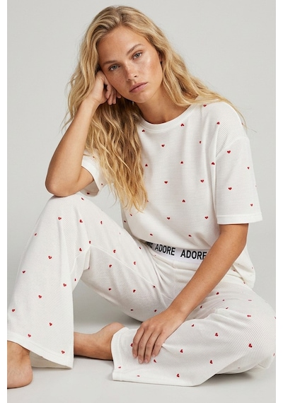 Siyah İnci İnce Soft Dokulu Örme Mevsimlik Pijama Takımı 8046 Kırmızı Kalp Siyah İnci İnce Soft Dokulu Örme Mevsimlik Pijama Takımı 8046 Kırmızı Kalp
