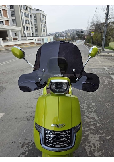 Motocam Küba Bayberry Ön Cam 2024-2026 Model 37cm Siyah Renkli 4mm Elcikli Aparatsız