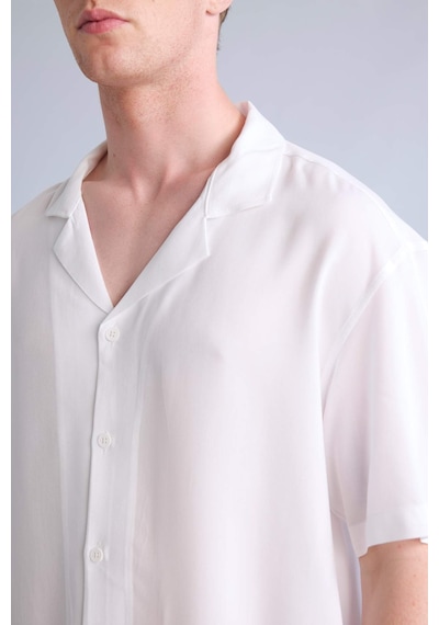 DeFacto Regular Fit Apaş Yaka Yazlık Kısa Kollu Beyaz Gömlek E2533AX25SMWT34
