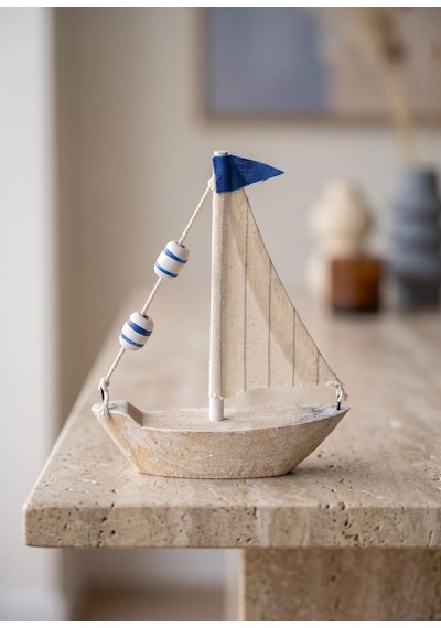 The Mia Marin Keten Yelkenli Ve Mavi Bayraklı Biblo 14 Cm