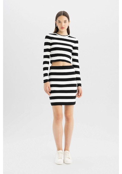 Defacto Coool Slim Fit Dar Kesim Esnek Belli Çizgili Mini Triko Etek C7128AX24WNBK27 Siyah