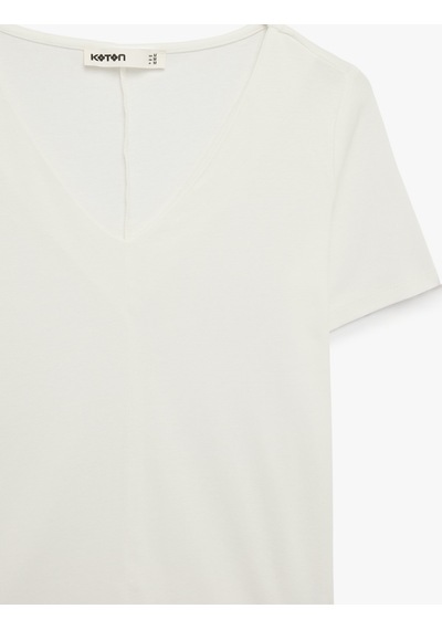 Koton Pamuklu Slim Fit Kısa Kollu V Yaka Tişört Ekru 6sak50425ek