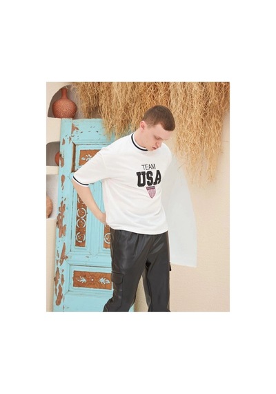 Erkek Bisiklet Yaka Tişört Nakış İşlemeli Kısa Kol Oversize T-shirt - Beyaz
