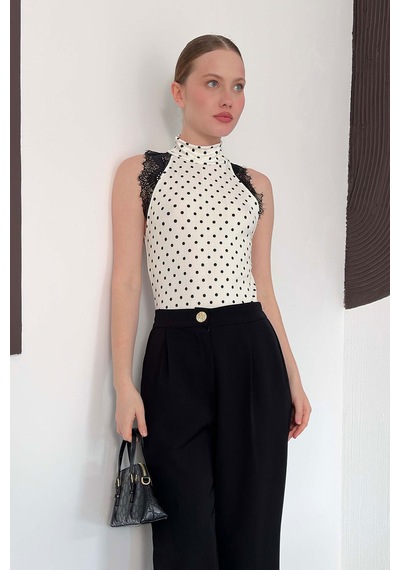 Verymoda Puantiyeli Balıkcı Yaka Sıfır Kol Dantel Detaylı Bluz D3014 Krem