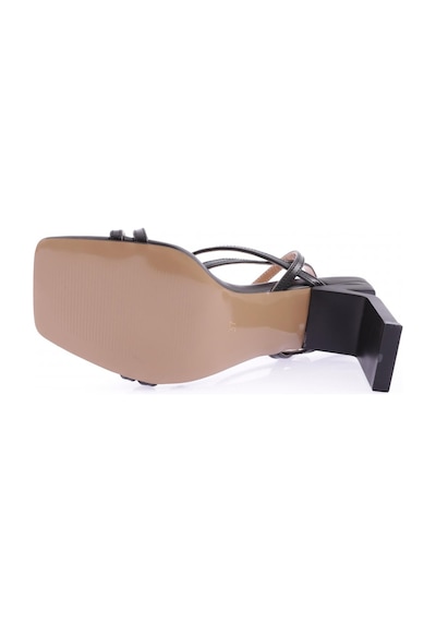 Dgn K9001 Kadin Küt Burun Çapraz Bantli Topuklu Sandalet K9001-1748-R1534 Siyah