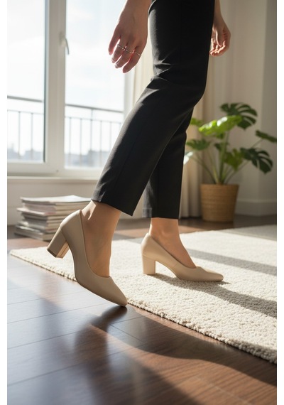 Enoch Büyük Numara Kadın Badem Burun Yalın Tasarım Orta Blok Topuklu Klasik Ayakkabı Ten