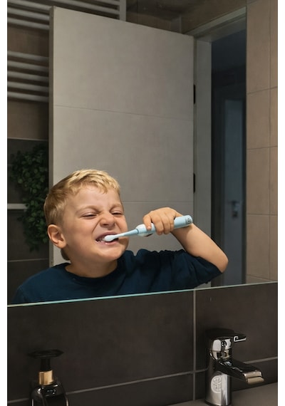 Mioji Oral B2 Kids Care Şarj Edilebilir Diş Fırçası Mavi + 3 Yedek Fırça Başlık ve Taşıma Çantası