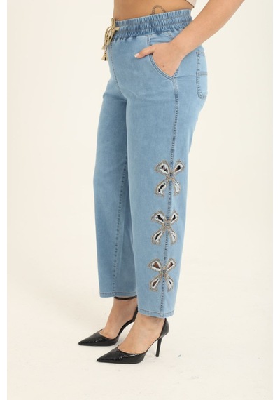 Zanessi Fashıon Büyük Beden Yüksek Bel Taş Detaylı Likralı Beli Lastikli Denim Mom Kadın Pantolon Mavi Zanessi Fashıon Büyük Beden Yüksek Bel Taş Detaylı Likralı Beli Lastikli Denim Mom Kadın Pantolon Mavi