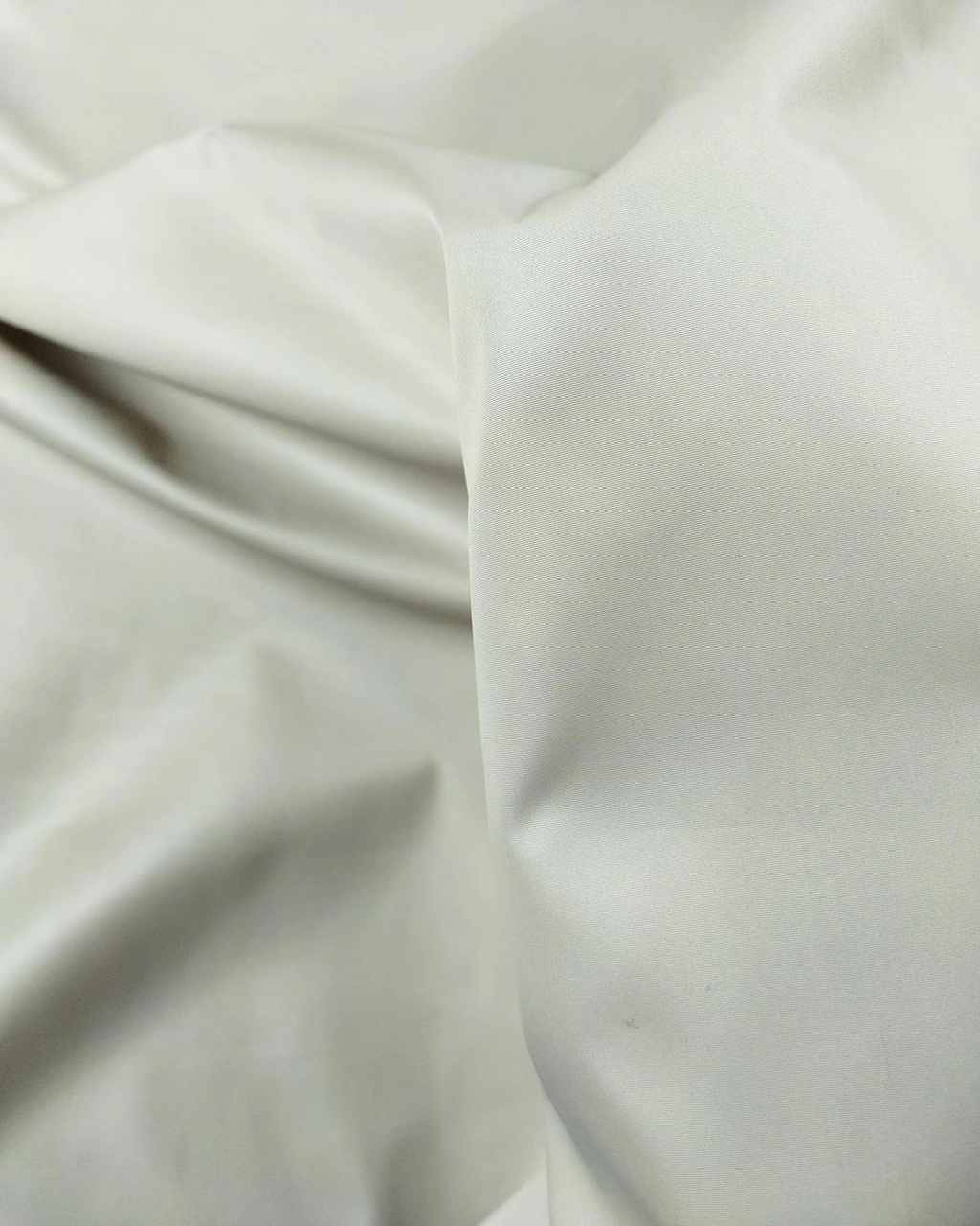 Sentetik Rüzgarlık Benzeri Dokuma Bej Renkte En 130 Cm X Boy 220 Cm -2192