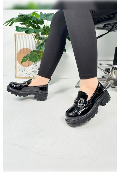 Günlük Kadın Loafer V Tokalı Kalın Topuklu Tırtıklı Tabanlı Oval Burunlu Makosen Ayakkabı 7455 - 7453 7453-siyahrugan Günlük Kadın Loafer V Tokalı Kalın Topuklu Tırtıklı Tabanlı Oval Burunlu Makosen Ayakkabı 7455 - 7453 7453-siyahrugan