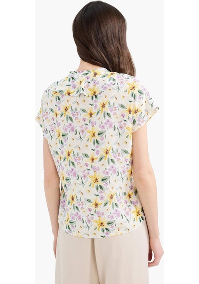 DeFacto Regular Fit Kaçık Yaka Çiçek Desenli Kısa Kollu Bluz F0995AX25SMYL273