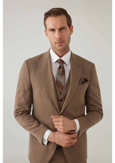 Erkek Bej Slim Fit Yelekli Sivri Yaka Takım Elbise