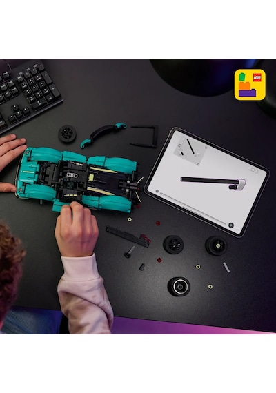 LEGO® Technic Aston Martin Valkyrie 42208 - 9 Yaş ve Üzeri Çocuklar için Yaratıcı Oyuncak Araba Yapım Seti (707 Parça)