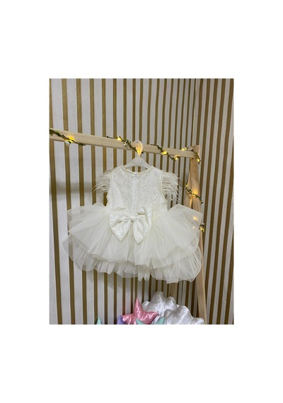 Hayy Baby Kids Wear Beyaz Güpür Kumaş Kolları Tüylü Katlı Çocuk Elbise
