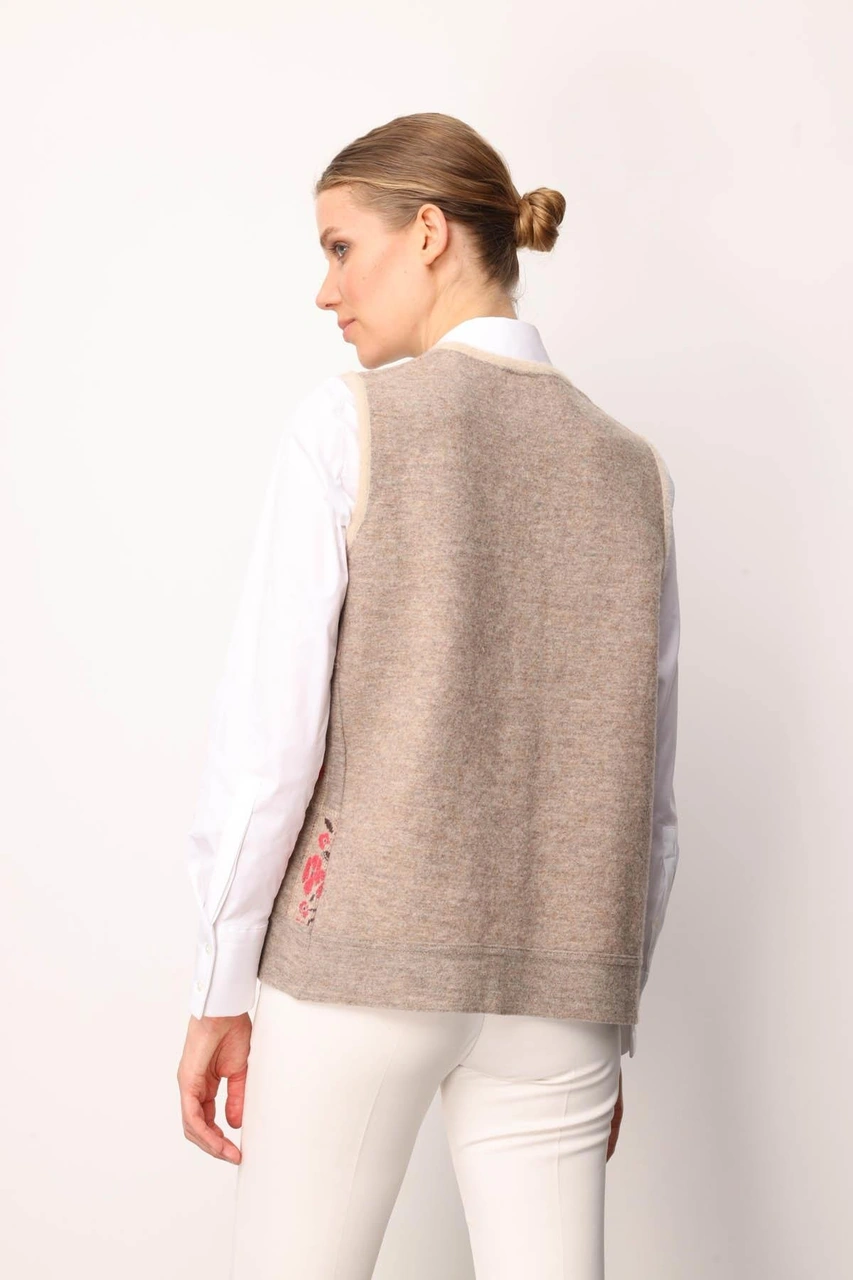 Desen Triko Kadın Pıtırcık Çiçekli Patchwork Keçe Yün Yelek Bej Y.ş.pembe Bej Y.ş.pembe Desen Triko Kadın Pıtırcık Çiçekli Patchwork Keçe Yün Yelek Bej Y.ş.pembe Bej Y.ş.pembe