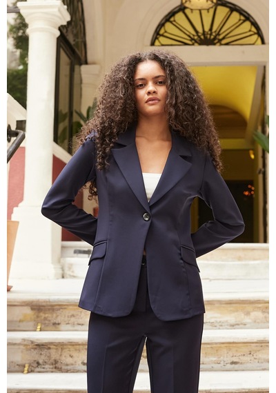 Kadın Yakalı Cep Kapaklı Uzun Kol Bele Oturan Hafif Esnek Kumaş Blazer Ceket-lacivert Lacivert Kadın Yakalı Cep Kapaklı Uzun Kol Bele Oturan Hafif Esnek Kumaş Blazer Ceket-lacivert Lacivert