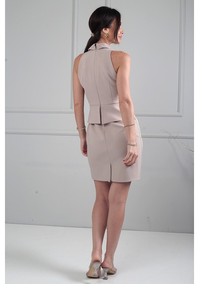 By Saygı Kadın Gold Düğmeli Kendinde Telalı Peplum Detaylı Double Krep Kısa Elbise Bej