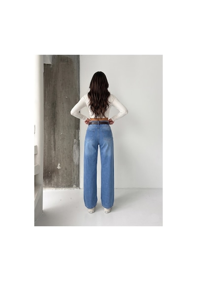 Bluemarlin Mavi İşlemli Likralı Kemerli Tam Kalıp Denim Pantolon Mavi İşlemli