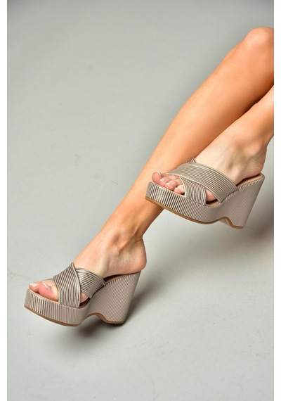 Fox Shoes S250101409 Platin Dolgu Tabanlı Kadın Terlik Platin