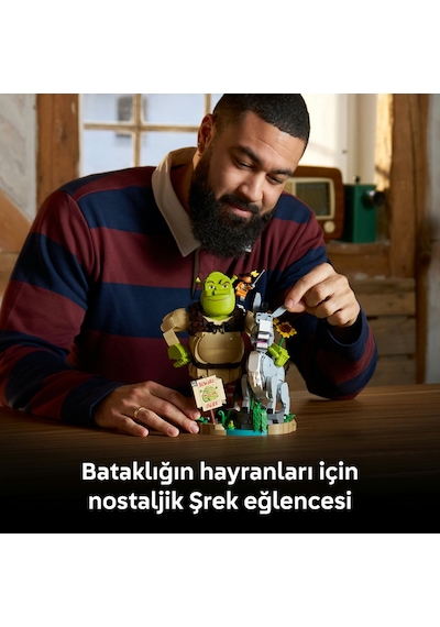 LEGO® Shrek: Şrek, Eşek ve Çizmeli Kedi 72423 - Yetişkinler için Minifigür İçeren Dekoratif Model Yapım Seti (1403 Parça)