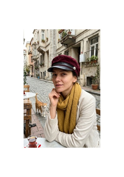 Emybox Kadın Süet Dokulu Deri Siperlikli Kaptan Şapka Vintage Kasket Şerit Detaylı Kışlık Ressam Şapkası Baker Boy Trend Aksesuar Mürdüm