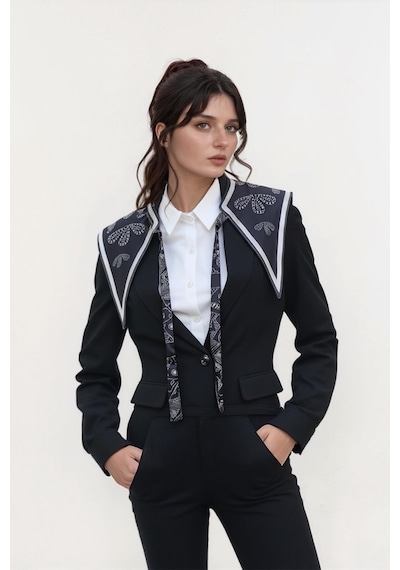 Walkenzo Geometrik El İşi Desenli Zarif Ve Modern Stil Kadın Omuz Şalı Siyah - Beyaz