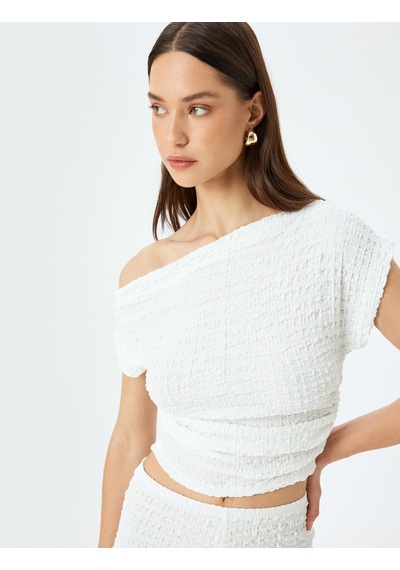 Koton Kolsuz Dokulu Asimetrik Yaka Crop Üst Ekru 5sak10072ek Ekru