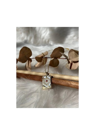 Lunarie Denizci The Wheel Tarot Kartı Kolye 14k Gold Zemin Çok renkli