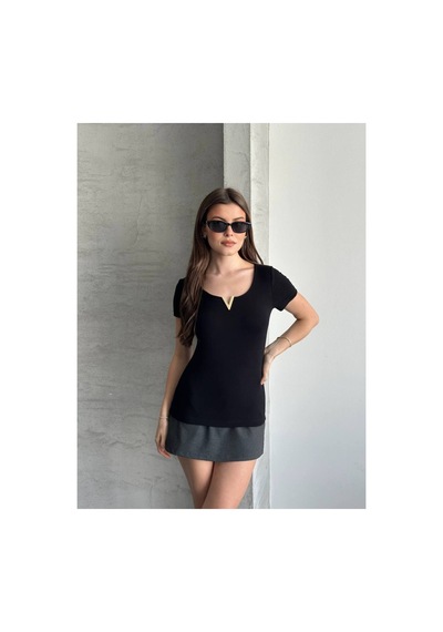 Asur Boutique Asur Butik Kadın V Demirli Esnek Kumaş Kısa Kol Body Siyah Asur Boutique Asur Butik Kadın V Demirli Esnek Kumaş Kısa Kol Body Siyah