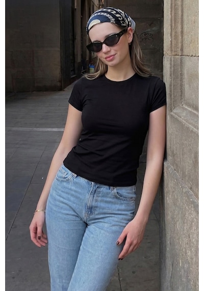 Siyah Basic Slim Fit Kadın Tişört Mg2818
