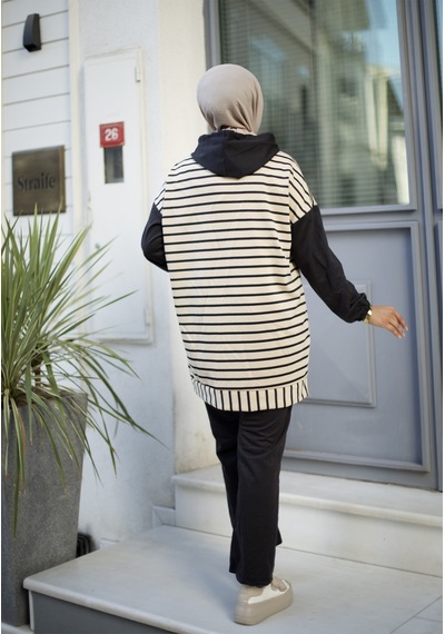 Hira Life Fashion Moda Efsa Tesettür Giyim Kapüşonlu Ve Önü Yarım Fermuarlı Çizgili 2 İplik Pantalon İle Tunik Takım Siyah Siyah Hira Life Fashion Moda Efsa Tesettür Giyim Kapüşonlu Ve Önü Yarım Fermuarlı Çizgili 2 İplik Pantalon İle Tunik Takım Siyah Siyah