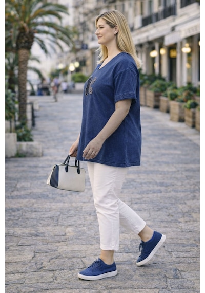 Cedy Denim Cedy - Kadın Özel Tasarım Esnek, Pul Payet, Dantel Detaylı Yıkamalı V Yaka Büyük Beden Tişört Lacivert Cedy Denim Cedy - Kadın Özel Tasarım Esnek, Pul Payet, Dantel Detaylı Yıkamalı V Yaka Büyük Beden Tişört Lacivert