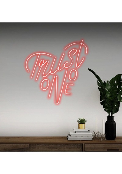 Trust No One Yazılı Neon Tabela Kırmızı